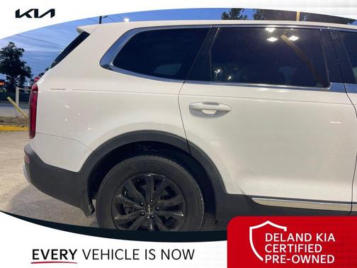 Glacial White Pearl 2022 Kia Telluride LX