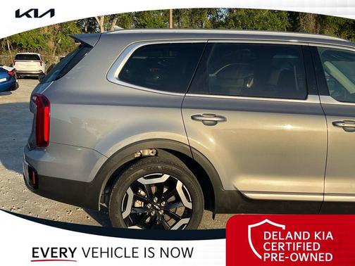 Everlasting Silver 2024 Kia Telluride S
