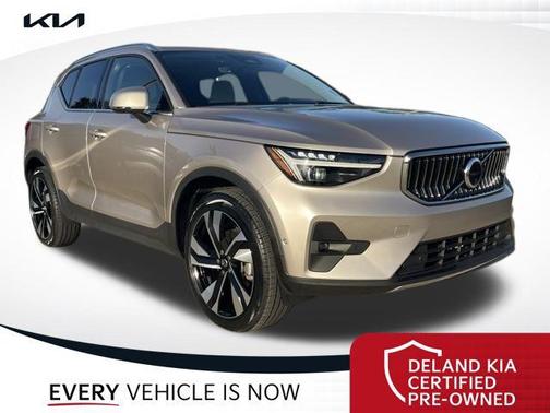 2023 Volvo XC40 B5 Ultimate Bright Theme