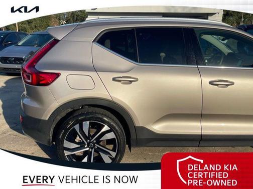 2023 Volvo XC40 B5 Ultimate Bright Theme