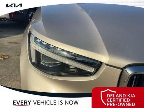 2023 Volvo XC40 B5 Ultimate Bright Theme