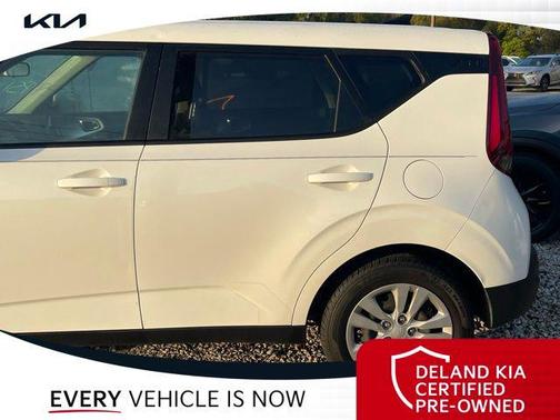 Snow White Pearl 2022 Kia Soul LX