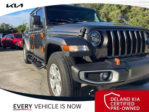 Granite Crystal Metallic Clearcoat 2023 Jeep Gladiator Sport S