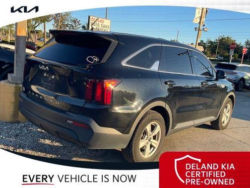 2022 Kia Sorento LX