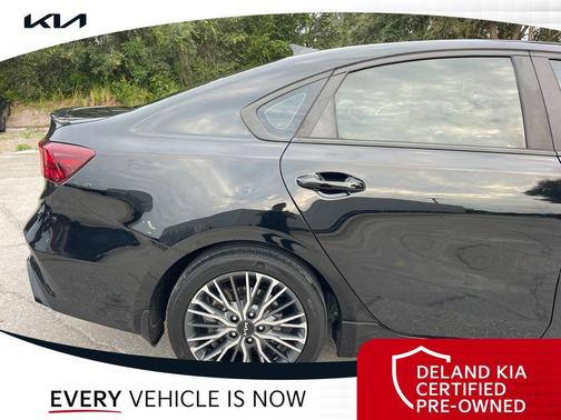 Aurora Black 2024 Kia Forte GT-Line