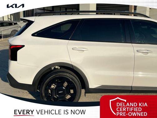 Glacial White Pearl 2024 Kia Sorento SX