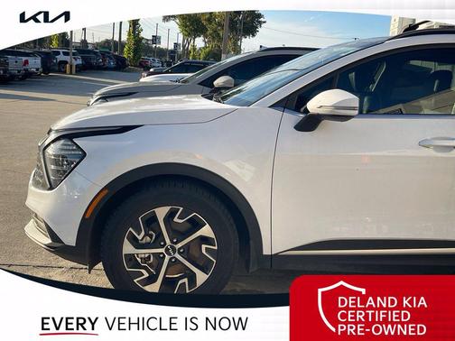 Glacial White Pearl 2025 Kia Sportage EX
