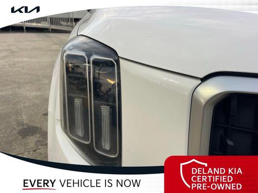 Glacial White Pearl 2024 Kia Telluride LX