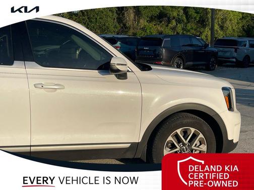 Glacial White Pearl 2024 Kia Telluride LX