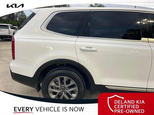 Glacial White Pearl 2024 Kia Telluride LX