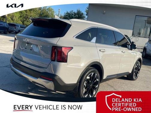 Wolf Gray 2024 Kia Sorento SX