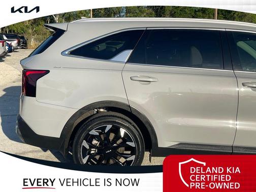Wolf Gray 2024 Kia Sorento SX