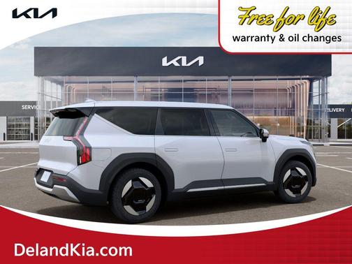 Glacial White Pearl 2026 Kia EV9 Light Long Range