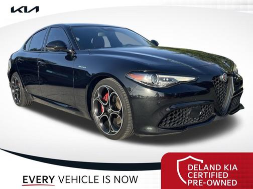 Vulcano Black Metallic 2022 Alfa Romeo Giulia Ti