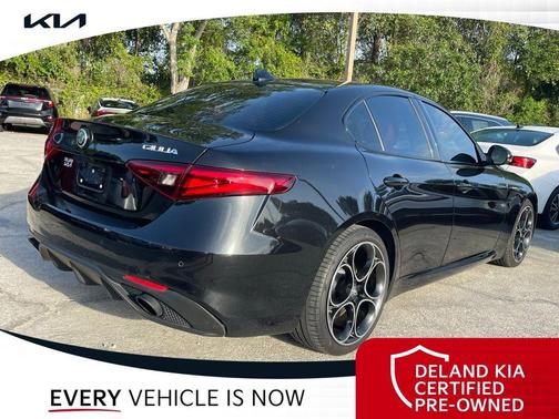 Vulcano Black Metallic 2022 Alfa Romeo Giulia Ti