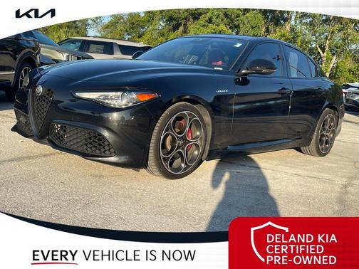 Vulcano Black Metallic 2022 Alfa Romeo Giulia Ti