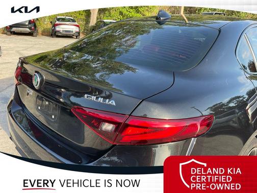 Vulcano Black Metallic 2022 Alfa Romeo Giulia Ti