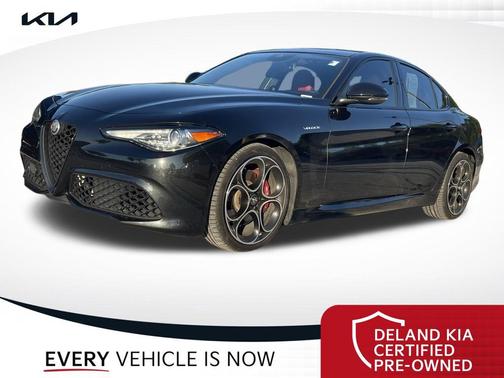 Vulcano Black Metallic 2022 Alfa Romeo Giulia Ti