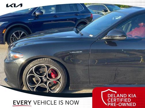 Vulcano Black Metallic 2022 Alfa Romeo Giulia Ti