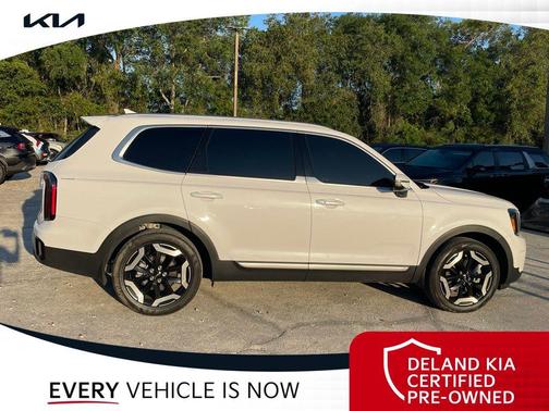 Glacial White Pearl 2024 Kia Telluride EX