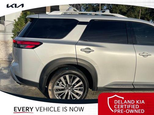 2025 Nissan Pathfinder SL FWD