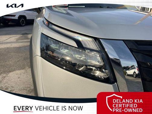 2025 Nissan Pathfinder SL FWD