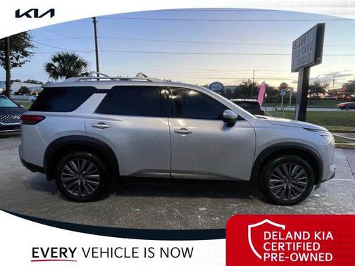 2025 Nissan Pathfinder SL FWD