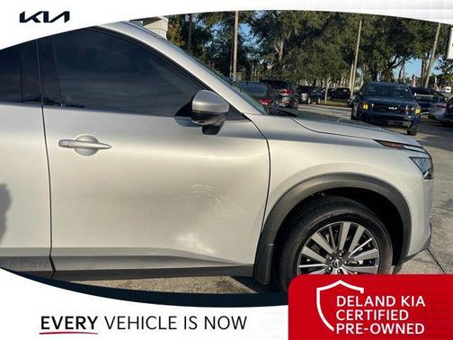 2025 Nissan Pathfinder SL FWD