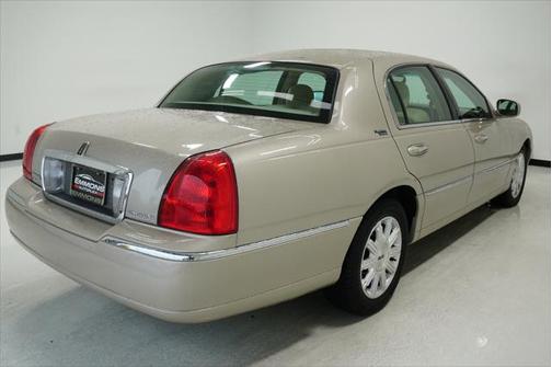 2008 Lincoln Town Car Signature