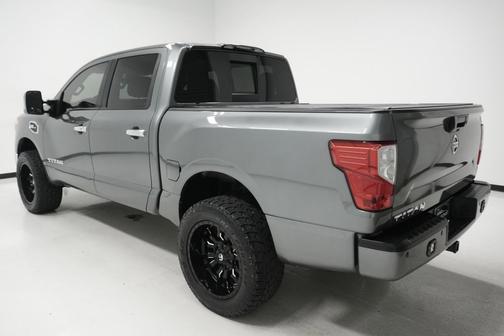 2017 Nissan Titan SV