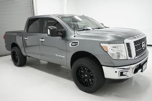 2017 Nissan Titan SV