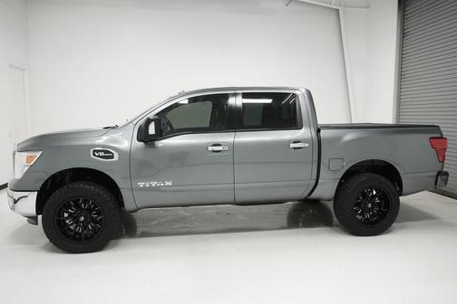 2017 Nissan Titan SV