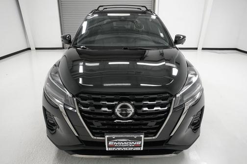 2021 Nissan Kicks SR