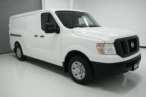 Photo 3 of 22 of 2017 Nissan NV Cargo NV2500 HD SV V6/SV V8