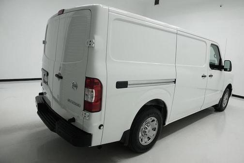 Photo 4 of 22 of 2017 Nissan NV Cargo NV2500 HD SV V6/SV V8