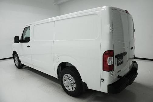 Photo 5 of 22 of 2017 Nissan NV Cargo NV2500 HD SV V6/SV V8