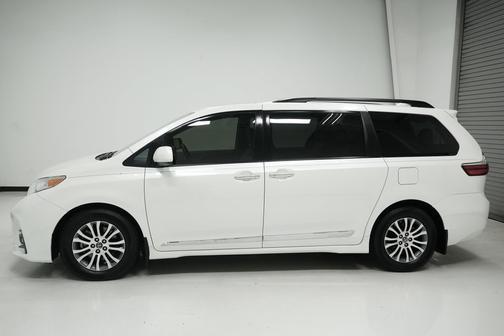 2018 Toyota Sienna XLE