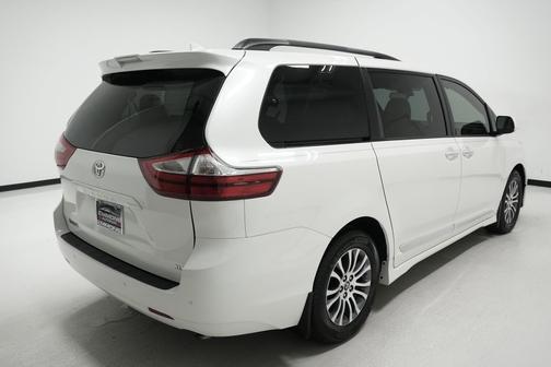 2018 Toyota Sienna XLE