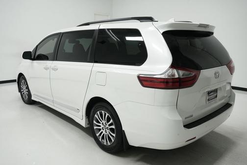 2018 Toyota Sienna XLE