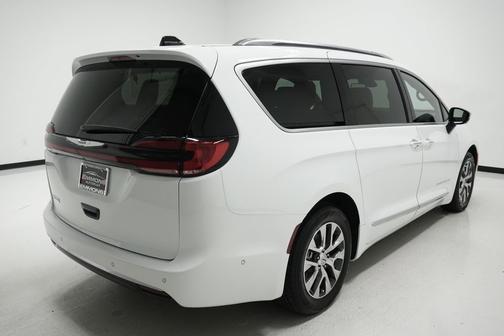 2023 Chrysler Pacifica L