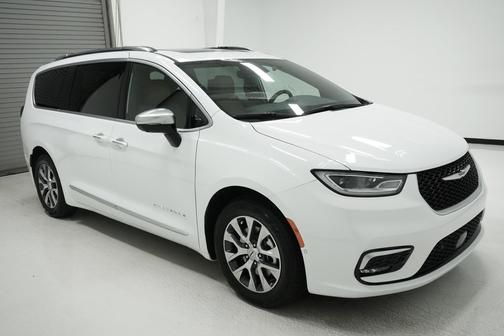 2023 Chrysler Pacifica L