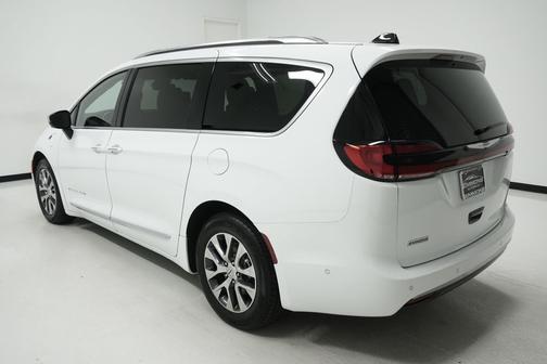 2023 Chrysler Pacifica L