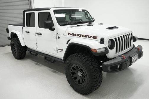Bright White Clearcoat 2023 Jeep Gladiator Mojave