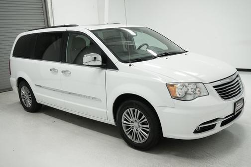 2014 Chrysler Town & Country Touring-L