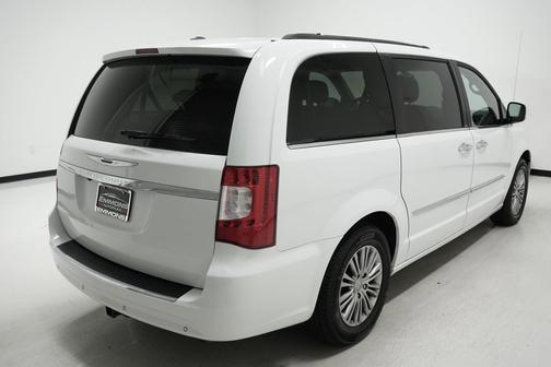2014 Chrysler Town & Country Touring-L