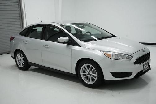 Photo 3 of 23 of 2017 Ford Focus SE