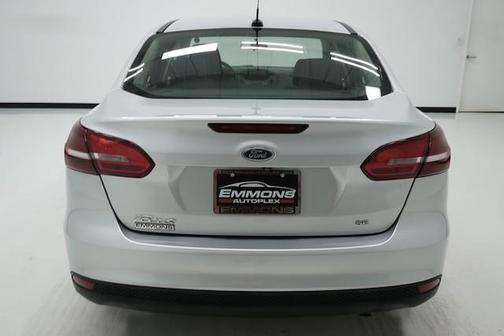 Photo 5 of 23 of 2017 Ford Focus SE