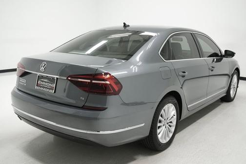 2017 Volkswagen Passat 1.8T SE