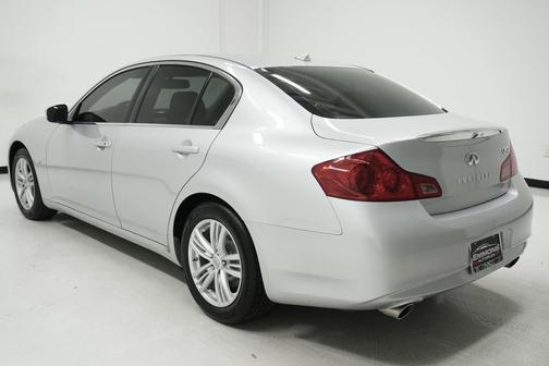 2015 INFINITI Q40 Base