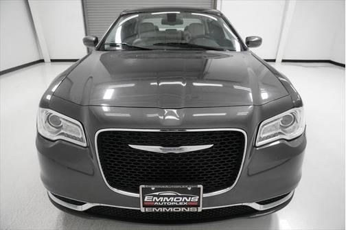 2016 Chrysler 300 Limited